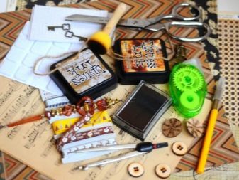 Листівки у техніці скрапбукінг на 8 Березня (34 фото): ідеї та майстер-класи зі створення альбому з сюрпризом своїми руками