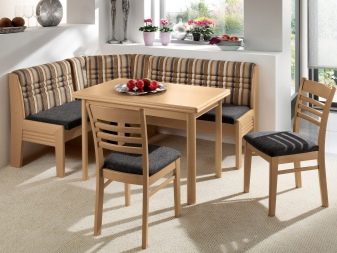 М’які кухонні куточки (55 фото): дизайн меблів для маленької і великої кухні, розміри куточків зі столом і стільцями