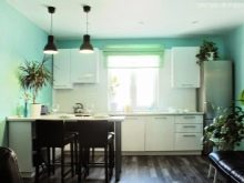 М’ятні кухні (58 фото): вибір кухонного гарнітура кольору м’яти в інтер’єр. Дизайн біло – і сіро-м’ятних глянцевих гарнітурів. Поєднання зі шпалерами на стінах