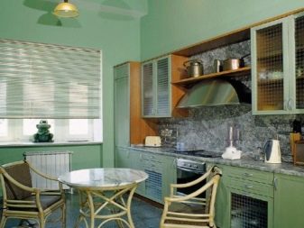 М’ятні кухні (58 фото): вибір кухонного гарнітура кольору м’яти в інтер’єр. Дизайн біло – і сіро-м’ятних глянцевих гарнітурів. Поєднання зі шпалерами на стінах