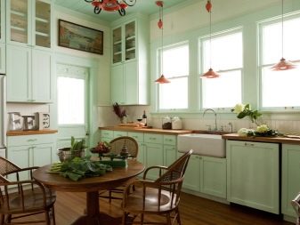 М’ятні кухні (58 фото): вибір кухонного гарнітура кольору м’яти в інтер’єр. Дизайн біло – і сіро-м’ятних глянцевих гарнітурів. Поєднання зі шпалерами на стінах
