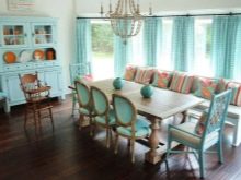 М’ятні кухні (58 фото): вибір кухонного гарнітура кольору м’яти в інтер’єр. Дизайн біло – і сіро-м’ятних глянцевих гарнітурів. Поєднання зі шпалерами на стінах