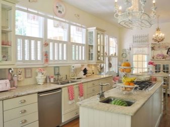 М’ятні кухні (58 фото): вибір кухонного гарнітура кольору м’яти в інтер’єр. Дизайн біло – і сіро-м’ятних глянцевих гарнітурів. Поєднання зі шпалерами на стінах