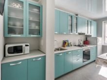 М’ятні кухні (58 фото): вибір кухонного гарнітура кольору м’яти в інтер’єр. Дизайн біло – і сіро-м’ятних глянцевих гарнітурів. Поєднання зі шпалерами на стінах