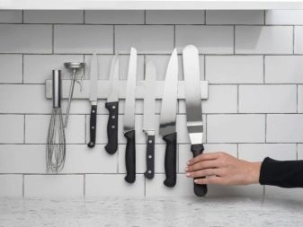 Магнітний тримач для ножів (29 фото): як вибрати магніт на стіну? Як правильно вішати настінні власники на кухні?