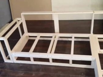 Маленькі кутові дивани зі спальним місцем: невеликі дивани 2000х1400 мм і компактні інших розмірів. Вибираємо міні-диван