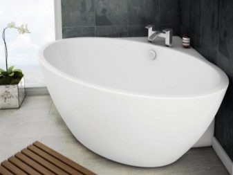 Маленька кутова ванна: особливості моделей невеликого розміру