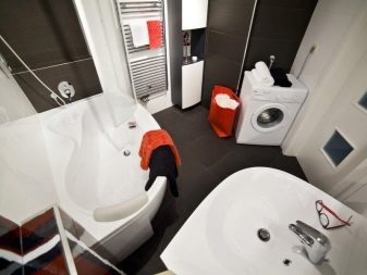 Маленька кутова ванна: особливості моделей невеликого розміру