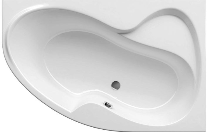 Маленька кутова ванна: особливості моделей невеликого розміру