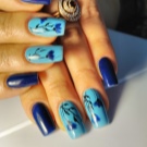 Манікюр під блакитне плаття (24 фото): який дизайн підійде для коротких нігтів під ніжно-блакитний наряд?
