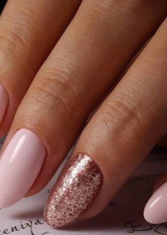 Манікюр під блакитне плаття (24 фото): який дизайн підійде для коротких нігтів під ніжно-блакитний наряд?