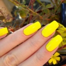 Манікюр під блакитне плаття (24 фото): який дизайн підійде для коротких нігтів під ніжно-блакитний наряд?