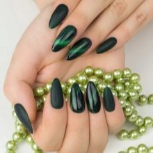Манікюр під зелену сукню (58 фото): вибираємо дизайн нігтів під м’ятна, бірюзове або смарагдове плаття