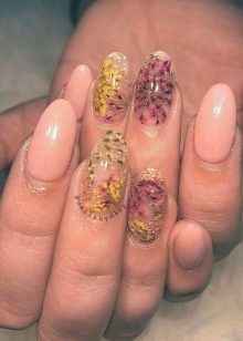 Манікюр під зелену сукню (58 фото): вибираємо дизайн нігтів під м’ятна, бірюзове або смарагдове плаття