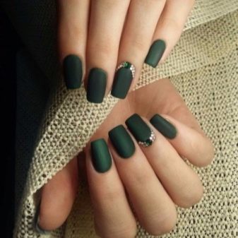 Манікюр під зелену сукню (58 фото): вибираємо дизайн нігтів під м’ятна, бірюзове або смарагдове плаття