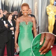 Манікюр під зелену сукню (58 фото): вибираємо дизайн нігтів під м’ятна, бірюзове або смарагдове плаття