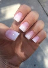 Манікюр в рожевому та білому кольорі (54 фото): ніжний дизайн нігтів омбре на напівпрозорий білому лаку, яскраві варіанти з малюнками