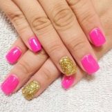 Манікюр в рожевому та білому кольорі (54 фото): ніжний дизайн нігтів омбре на напівпрозорий білому лаку, яскраві варіанти з малюнками