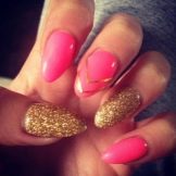 Манікюр в рожевому та білому кольорі (54 фото): ніжний дизайн нігтів омбре на напівпрозорий білому лаку, яскраві варіанти з малюнками