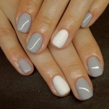 Манікюр в рожевому та білому кольорі (54 фото): ніжний дизайн нігтів омбре на напівпрозорий білому лаку, яскраві варіанти з малюнками