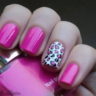 Манікюр в рожевому та білому кольорі (54 фото): ніжний дизайн нігтів омбре на напівпрозорий білому лаку, яскраві варіанти з малюнками