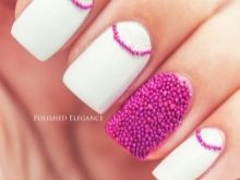 Манікюр в рожевому та білому кольорі (54 фото): ніжний дизайн нігтів омбре на напівпрозорий білому лаку, яскраві варіанти з малюнками