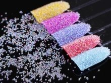 Манікюр в рожевому та білому кольорі (54 фото): ніжний дизайн нігтів омбре на напівпрозорий білому лаку, яскраві варіанти з малюнками