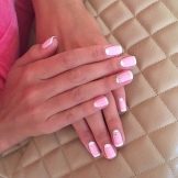 Манікюр в рожевому та білому кольорі (54 фото): ніжний дизайн нігтів омбре на напівпрозорий білому лаку, яскраві варіанти з малюнками