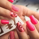 Манікюр з губами (42 фото): дизайн нігтів з губами. Як намалювати їх покроково?