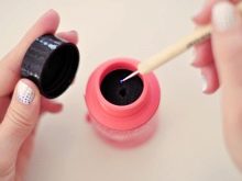 Манікюр з колами (28 фото): дизайн нігтів кольоровими колами, оригінальні ідеї оформлення