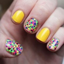 Манікюр з колами (28 фото): дизайн нігтів кольоровими колами, оригінальні ідеї оформлення