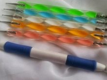 Манікюр з колами (28 фото): дизайн нігтів кольоровими колами, оригінальні ідеї оформлення