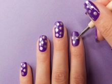 Манікюр з колами (28 фото): дизайн нігтів кольоровими колами, оригінальні ідеї оформлення