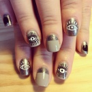 Манікюр з очима (32 фото): дизайн з вічками на нігтях