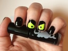 Манікюр з очима (32 фото): дизайн з вічками на нігтях