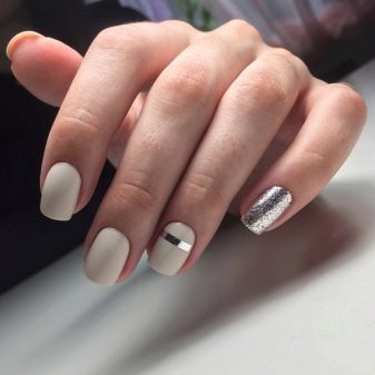 Манікюр з смужками-стрічками на короткі нігті (18 фото): варіанти дизайну. Як зробити цікаве оформлення за допомогою самоклеючих стрічок?