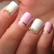 Манікюр з смужками-стрічками на короткі нігті (18 фото): варіанти дизайну. Як зробити цікаве оформлення за допомогою самоклеючих стрічок?