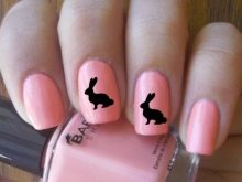 Манікюр з зайчиком (34 фото): дизайн нігтів з малюнком зайця на одному пальці