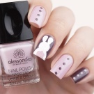 Манікюр з зайчиком (34 фото): дизайн нігтів з малюнком зайця на одному пальці