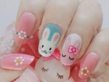 Манікюр з зайчиком (34 фото): дизайн нігтів з малюнком зайця на одному пальці