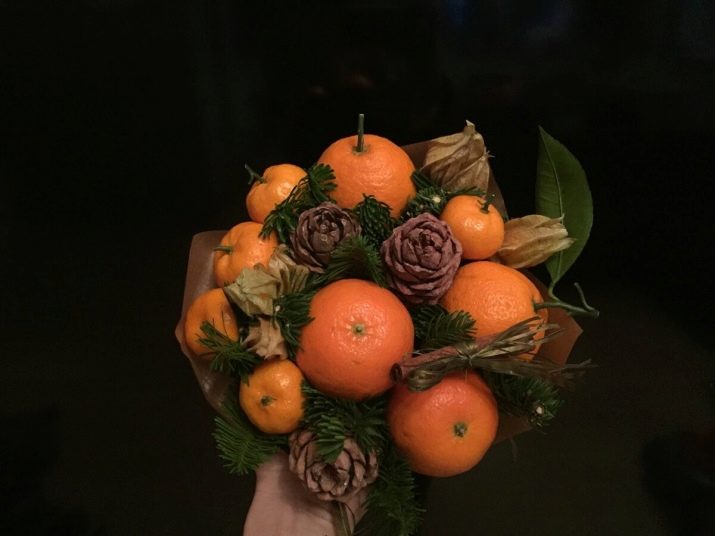 Мандарини в подарунок (17 фото): як красиво подарувати мандарини? Ідеї подарунків з мандаринів своїми руками