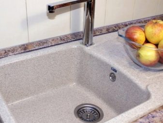 Мармурові мийки для кухні: вибір кухонних мийок зі штучного і натурального мармуру. Плюси і мінуси кольорових моделей