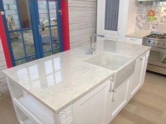 Мармурові мийки для кухні: вибір кухонних мийок зі штучного і натурального мармуру. Плюси і мінуси кольорових моделей