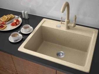 Мармурові мийки для кухні: вибір кухонних мийок зі штучного і натурального мармуру. Плюси і мінуси кольорових моделей