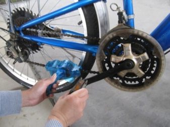 Машинка для чищення ланцюга велосипеда: огляд моделей для миття велосипедного ланцюга. Як користуватися такою щіткою?