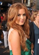 Медово-карамельний колір волосся (41 фото): як підібрати відтінки медової карамелі? Як пофарбувати короткі і довгі волосся?