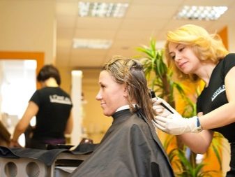 Медово-карамельний колір волосся (41 фото): як підібрати відтінки медової карамелі? Як пофарбувати короткі і довгі волосся?