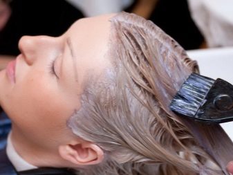 Медово-карамельний колір волосся (41 фото): як підібрати відтінки медової карамелі? Як пофарбувати короткі і довгі волосся?