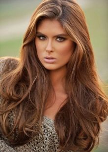 Медово-карамельний колір волосся (41 фото): як підібрати відтінки медової карамелі? Як пофарбувати короткі і довгі волосся?