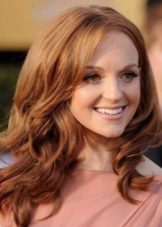 Медово-карамельний колір волосся (41 фото): як підібрати відтінки медової карамелі? Як пофарбувати короткі і довгі волосся?